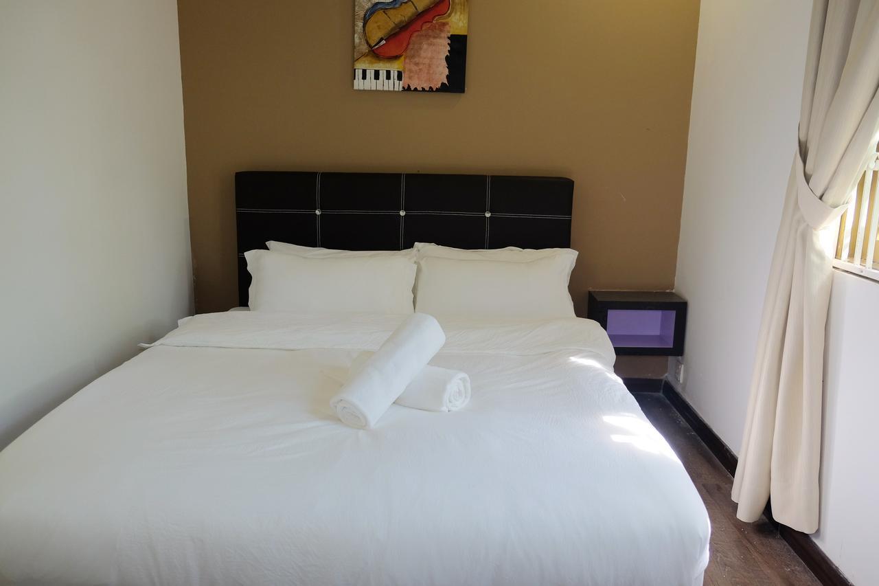 Natol Homestay - London Kuching Luaran gambar
