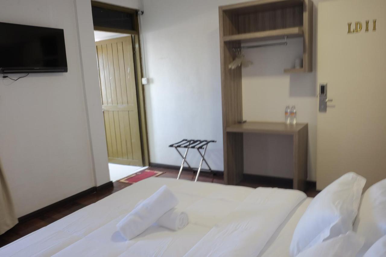 Natol Homestay - London Kuching Luaran gambar