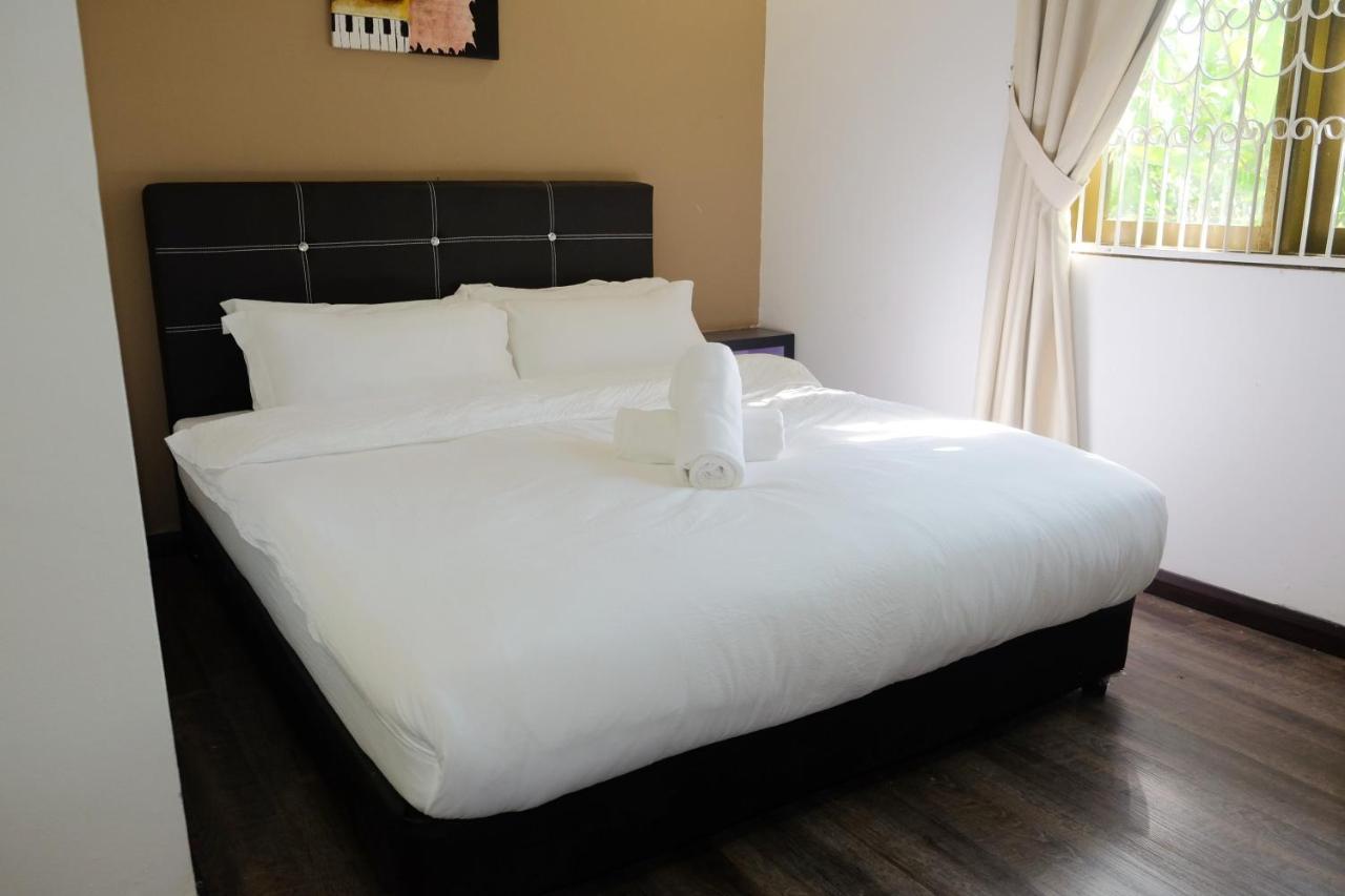 Natol Homestay - London Kuching Luaran gambar