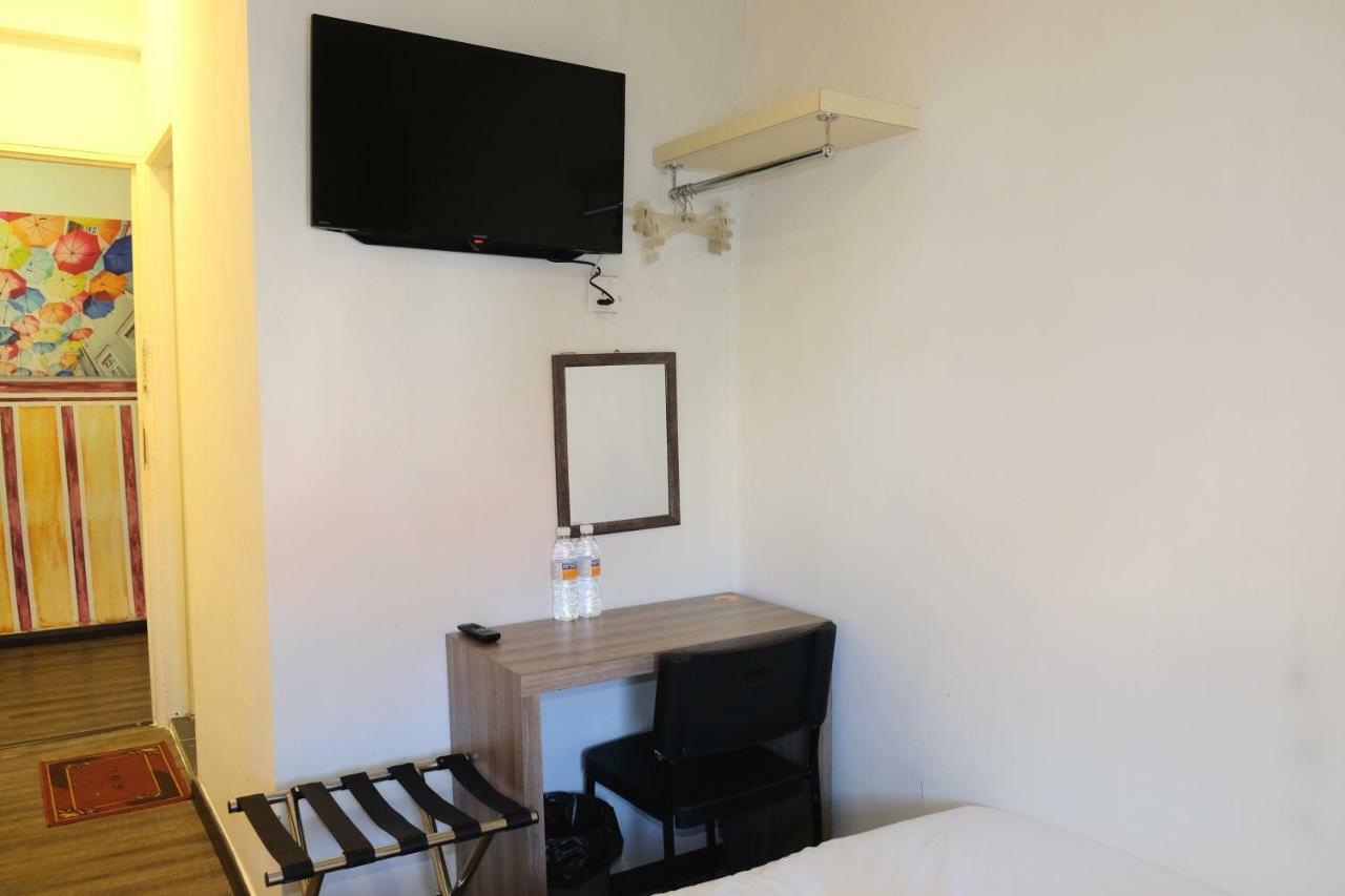 Natol Homestay - London Kuching Luaran gambar