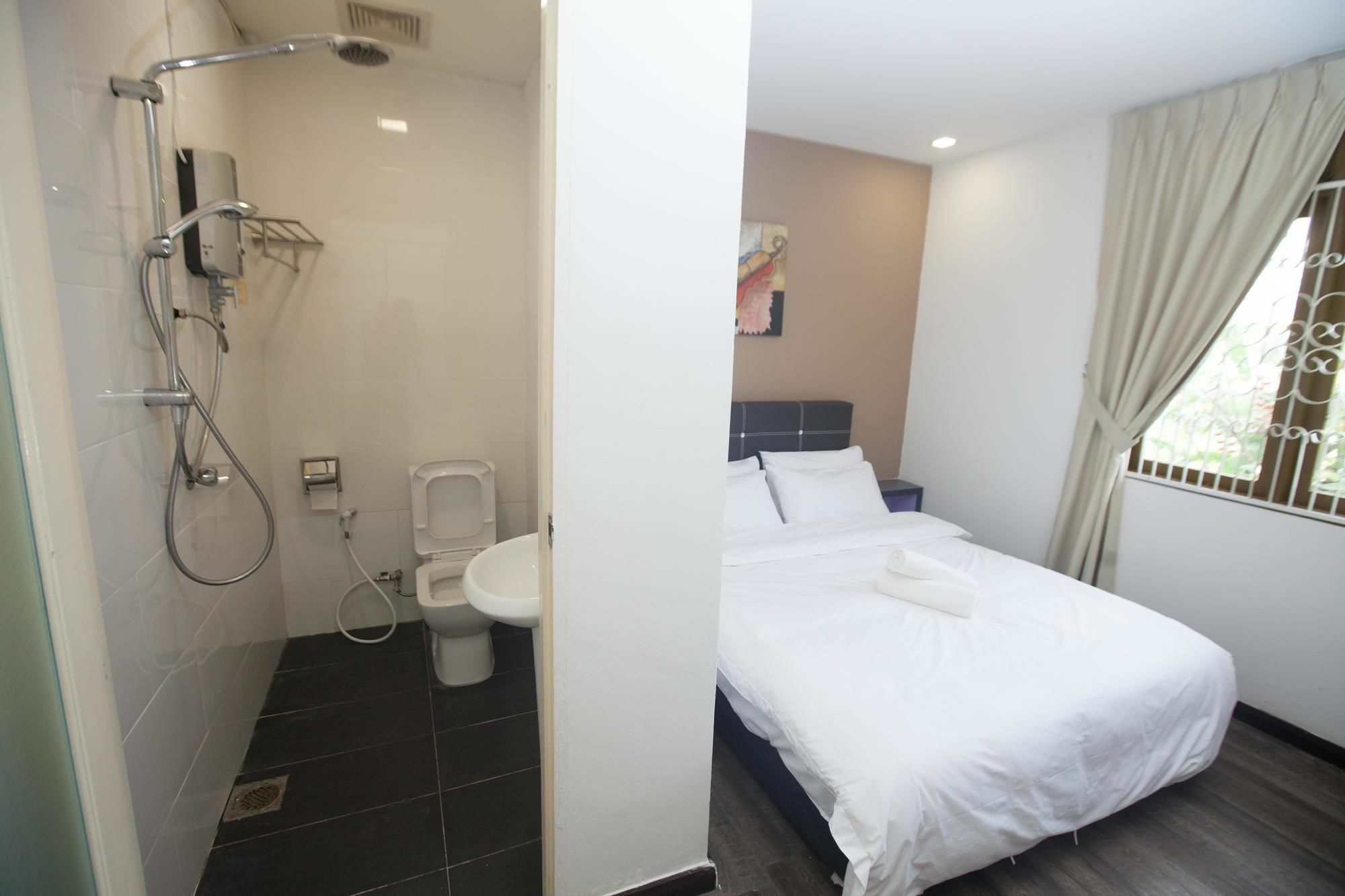 Natol Homestay - London Kuching Luaran gambar
