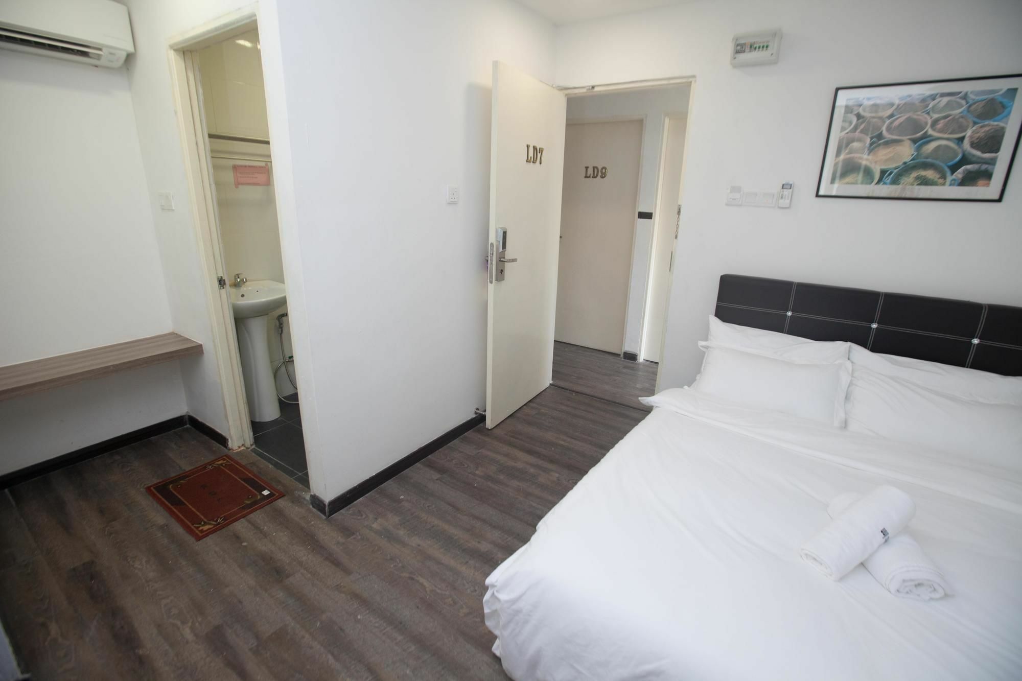 Natol Homestay - London Kuching Luaran gambar